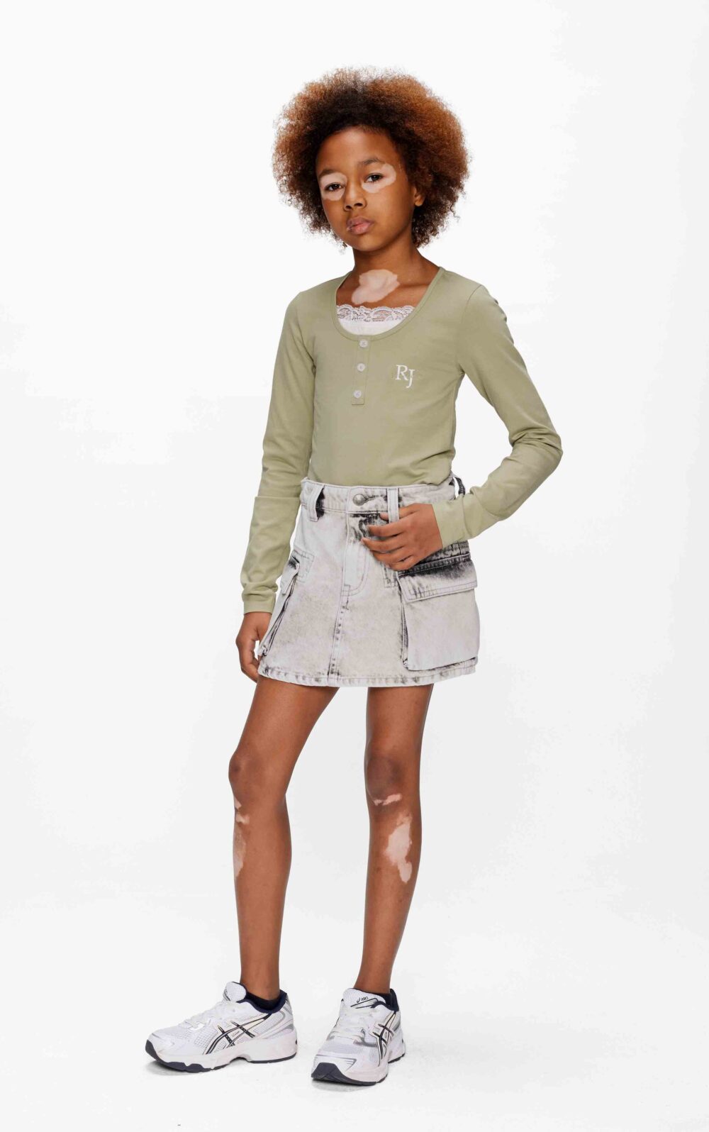 Olga - bleached grey denim